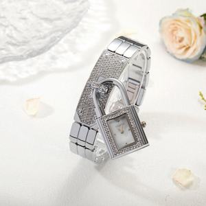 <span class=keywords><strong>Orologio</strong></span> al Quarzo di Lusso 2in1 in Acciaio Inossidabile con Cristalli e Strass a Forma di Lucchetto, <span class=keywords><strong>Bracciale</strong></span> Staccabile con Diamanti per <span class=keywords><strong>Donna</strong></span> - Product Image 1