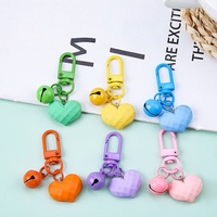 Porte-clés en résine 3D en forme de cœur couleur bonbon avec clochette, breloque pour étui d'écouteurs, accessoires de sac à main et pendentif