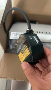 Sensor de Medición de Desplazamiento Láser sin Contacto K E Y N C LK-H052 para Automatización, Diferencia de Altura en Piezas de Aluminio - Product Image 1