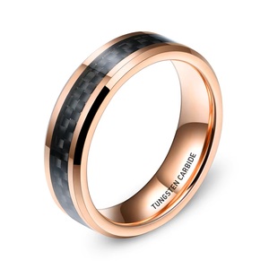 Custom Fine <span class=keywords><strong>Fashion</strong></span> Sex Sieraden Ringen Mannen Grote Maat 18K Roségouden Wolfraam <span class=keywords><strong>Ring</strong></span> Koolstofvezel Inlay Comfort Fit Heren Haan Ringen - Product Image 1