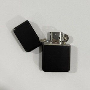 Encendedor de Cigarros a Prueba de Viento Personalizado de Fábrica al por Mayor, Encendedor de Cigarrillos de Metal a Queroseno Personalizado Barato - Product Image 2