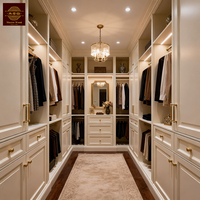 Ensemble de meubles de chambre à coucher de luxe en bois massif, comprenant une armoire ouverte avec portes coulissantes, un dressing au design personnalisable et une armoire Shaker minimaliste