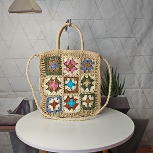 Tas Pantai Bali Buatan Tangan Wanita, Multiwarna Patchwork Granny Square, Pola Kerajinan Rajut Jerami, Tas Selempang - Product Image 1