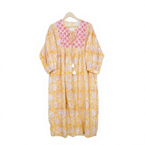 Robe mi-longue trapèze 100 % coton imprimée au bloc, col en V, manches mi-longues, moderne, lavable, pour soirée, cadeau <span class=keywords><strong>de</strong></span> <span class=keywords><strong>Noël</strong></span> idéal, boutonnée - Product Image 1