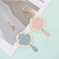 Porte-clés en cuir PU vibrant en forme de feuille de lotus, pendentif créatif et mignon pour sac à main, idéal comme cadeau pour femme et accessoire de sac