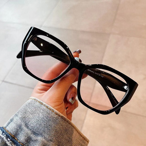 Nouvelles lunettes anti-lumière bleue à monture irrégulière de grande taille pour femmes, printemps 2023, verres en polycarbonate, protection UV, adaptées aux visages longs - Product Image 4