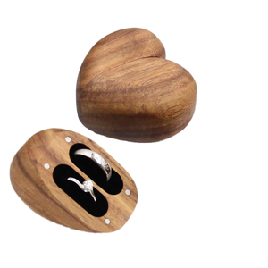 Boîte à bagues en bois en forme de cœur avec fermeture magnétique, boîte à bijoux en bois pour mariage, fiançailles, demande en mariage, rangement de bagues de couple, cadeau - Product Image 1