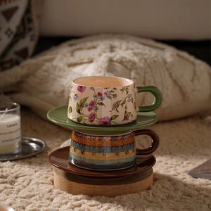 Tasses et soucoupes à café haut de gamme en gros de Chine, ensembles de tasses et soucoupes de style britannique, tasses à eau cadeaux et tasses de petit-déjeuner de luxe léger - Product Image 5