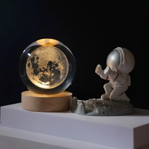 Lámpara Nocturna 3D Creativa con Diseño del Sistema Solar, Bola de Cristal Tallada con Láser, Base de Madera Sólida, Control Remoto - Product Image 2