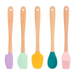 Ensemble de 5 ustensiles de cuisine en silicone à manche en bois pour enfants : spatule, brosse à huile, cuillère - Product Image 1
