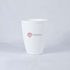 Pots et jardinières carrés en plastique à rayures – Légers et durables pour le jardin - Product Image 1