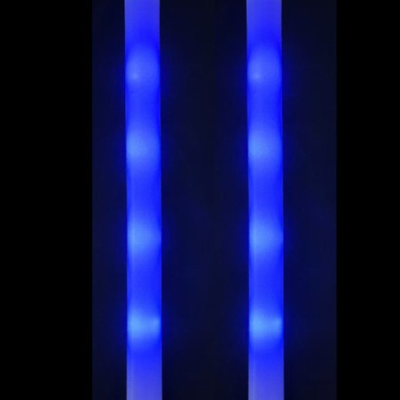 Esponja fluorescente con luz azul.