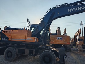 Excavatrice hydraulique sur chenilles Hyundai 210w-9 de 12 tonnes en excellent état, avec moteur à engrenages inclus, composants principaux d'origine Corée, occasion - Product Image 4