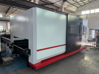 Machine de découpe laser à fibre CNC automatique à alimentation par bobine, zone de travail entièrement fermée 3000mm*1600mm, pour métal, 1500W 2000W 3000W AI