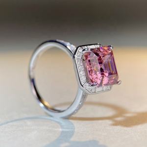 แหวนเงินแท้ 925 คุณภาพสูงจากโรงงานผู้ผลิต (OEM) ประดับเพชรและพลอยธรรมชาติสีชมพู แหวนคิวบิกเซอร์โคเนีย ดีไซน์หรูหราสำหรับสุภาพสตรี - Product Image 3