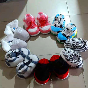 Venta al por mayor de zapatillas de felpa Fly Man para mujer, zapatos de algodón de PVC para invierno, Zapatillas de casa, toboganes de felpa en Stock - Product Image 4