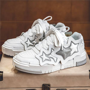 Scarpe da ginnastica casual da <span class=keywords><strong>uomo</strong></span> Adit Support in <span class=keywords><strong>pelle</strong></span> verniciata nera con lacci, personalizzabili e flessibili, per la corsa e il tempo libero. - Product Image 5