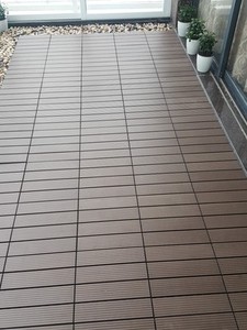 Tuiles de <span class=keywords><strong>terrasse</strong></span> en WPC à emboîtement 300x600, clipsables, effet <span class=keywords><strong>bois</strong></span> brossé lisse, imperméables, pour <span class=keywords><strong>terrasse</strong></span> extérieure - Product Image 6