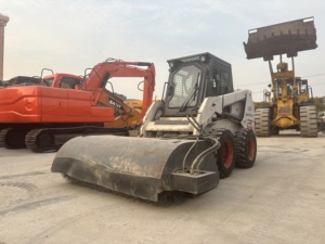 Excavateurs de haute qualité Bobcat S300 Skid-Steer Loader d'occasion pour les ventes - Product Image 5