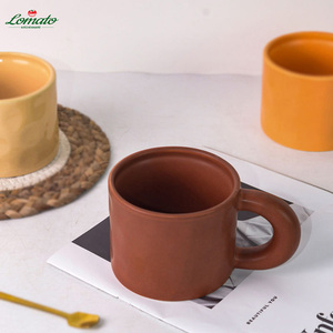 Mug en céramique vierge bicolore à base carrée pour sublimation, avec poignée carrée, prêt pour transfert thermique, personnalisable avec logo et photo, vente en gros - Product Image 3