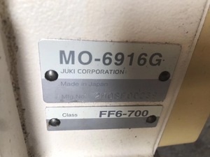 Máquina Overlock JUKI MO-6916G de Cinco Hilos de Alta Calidad y <span class=keywords><strong>Segunda</strong></span> <span class=keywords><strong>Mano</strong></span> con Alimentación Inferior para Materiales Extra Pesados - Product Image 6
