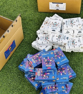 การ์ดนักฟุตบอลระดับท็อป HCY Wholesale ประจำฤดูกาล 2025-26 พร้อมลายเซ็นของเมสซี่ ซัวเรซ เนย์มาร์ และโรบินโญ่ จากบาร์เซโลน่า - Product Image 4