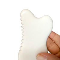 Planche Gua Sha en Jade Blanc Personnalisée – Outil de Massage Facial Anti-Âge pour Drainage Lymphatique et Soin de la Peau Éclatante