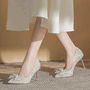 Chaussures de mariée à talon aiguille pointu et scintillant avec nœud décoratif – Tendance mode pour mariage - Product Image 3