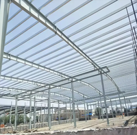 Bâtiment d'élevage préfabriqué en structure métallique pour volailles, ferme, étable, bergerie, abri pour bovins, ovins, caprins