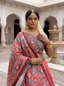 Lehenga Choli con estampado Kalamkari de alta demanda, con dupatta a juego, para mujer, ropa tradicional para bodas y fiestas, disponible para la venta. - Product Image 5