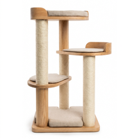 Arbre à chat en bois naturel avec poteaux à gratter en sisal, tour à chat multi-niveaux avec coussins pour chats d'intérieur