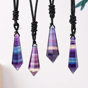 Colgante de Fluorita Arcoíris Pulida Estilo Bohemio al por Mayor, Piedra de Cristal Natural Curativa de 3-4cm, Forma de Torre, Tendencia de Moda - Product Image 1