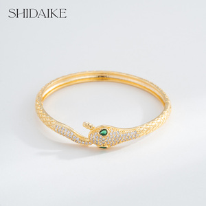 <span class=keywords><strong>Bracelet</strong></span> à breloques de mode pour dames élégantes en laiton zircon plaqué or 18 carats Options personnalisées disponibles-Design serpent Design ouvert en gros - Product Image 1