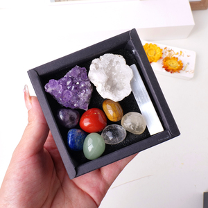 Lot <span class=keywords><strong>de</strong></span> 7 cristaux <span class=keywords><strong>de</strong></span> guérison des chakras avec amas d'améthyste, géode <span class=keywords><strong>de</strong></span> quartz clair et baguette <span class=keywords><strong>de</strong></span> sélénite pour l'équilibrage énergétique - Product Image 1