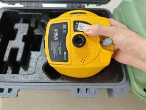 Receptor GNSS RTK de Dupla Frequência Hi-target V90 Usado, Conjunto Completo, Base Diferencial Rover, Precisão de 2mm, Equipamento de Pesquisa Classificado IP67 - Product Image 3