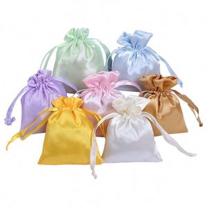 Sacs en satin de soie de haute qualité en gros, sacs d'emballage pour extensions de cheveux, pochettes à cordon, pochettes cadeaux pour perruques avec pompon - Product Image 1
