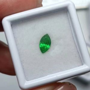Dong Shi Gemstone Natural Tsavorite Gems en venta - Product Image 4