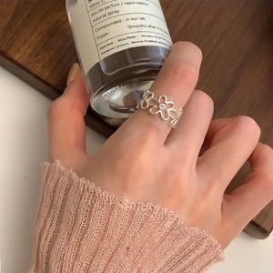 Anillo de Plata de Ley S925 con Diseño de Flor Hueca, Anillo de Dedo Índice Abierto, Diseño Retro Moderno para Mujer, Componente de Joyería Personalizada - Product Image 3