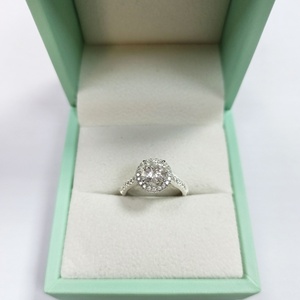 แหวนเพชรทองคำ 18k ยี่ห้อ YuyingGems ประดับเพชรโมอิสซาไนต์ทรงกลม 2.0 กะรัต เกรด D/VVS สำหรับงานหมั้น - Product Image 5