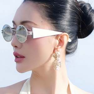 Lunettes de soleil ovales punk en métal pour femme, personnalisables avec logo, collection 2025, protection UV400, branches larges, monture ronde - Product Image 3