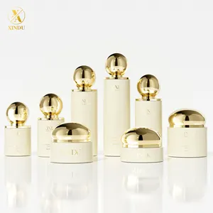Ensemble d'emballages cosmétiques en verre dépoli noir mat de luxe avec bouteilles et bocaux de pompe à capuchon en or