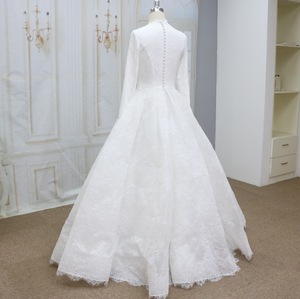 فستان زفاف إسلامي أنيق بياقة عالية من الدانتيل الفرنسي، فستان سهرة طويل وفستان حفلات - Product Image 4