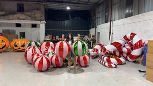 Ornamen Natal yang Dapat Disesuaikan, Bola Cermin Tiup Besar Dua Warna dengan Garis Cetak untuk Dekorasi Promosi Acara - Product Image 4