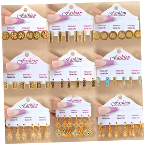 Pendientes de Diseño Personalizado de Latón Chapado en Oro de 18K, Estilo Clásico Vintage de Lujo de Dubái para Mujer - Product Image 3