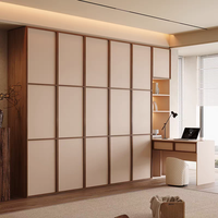 Armoire à portes battantes en placage de bois, style Mid-Century, avec blocs de couleur et lignes épurées, poignée métallique, pour chambre à coucher