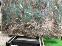 Grande dalle polie en granit vert Tiffany, amazonite, quartzite, design moderne brésilien, pour la décoration d'hôtels et de villas