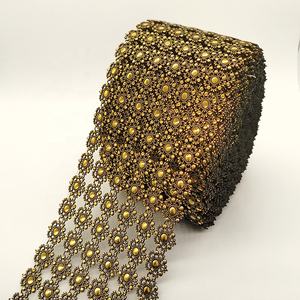 Commercio all'ingrosso 10 Yards Fiore Della Maglia Con Strass Wrap Faux Diamante di trasporto Del Nastro Wrap 6 Righe per decorare torte - Product Image 1