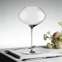 Verre à vin en cristal soufflé à la main de style cœur de pêche moderne SNW avec pied long, capacité de 700 ml pour la dégustation de vin et les mariages