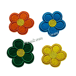 แพทช์ปักลายดอกเดซี่ 3 มิติ 9 สี ขายส่ง แพทช์ดอกไม้ตกแต่ง PVC รีดติดเสื้อผ้าเด็ก หมวก และกระเป๋า ปักโลโก้ - Product Image 1