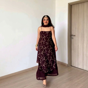 Ensemble ethnique indien/pakistanaise brodé floral bordeaux, robe à épaules dénudées, foulard transparent, en micro-coton Georgette à séchage rapide - Product Image 1